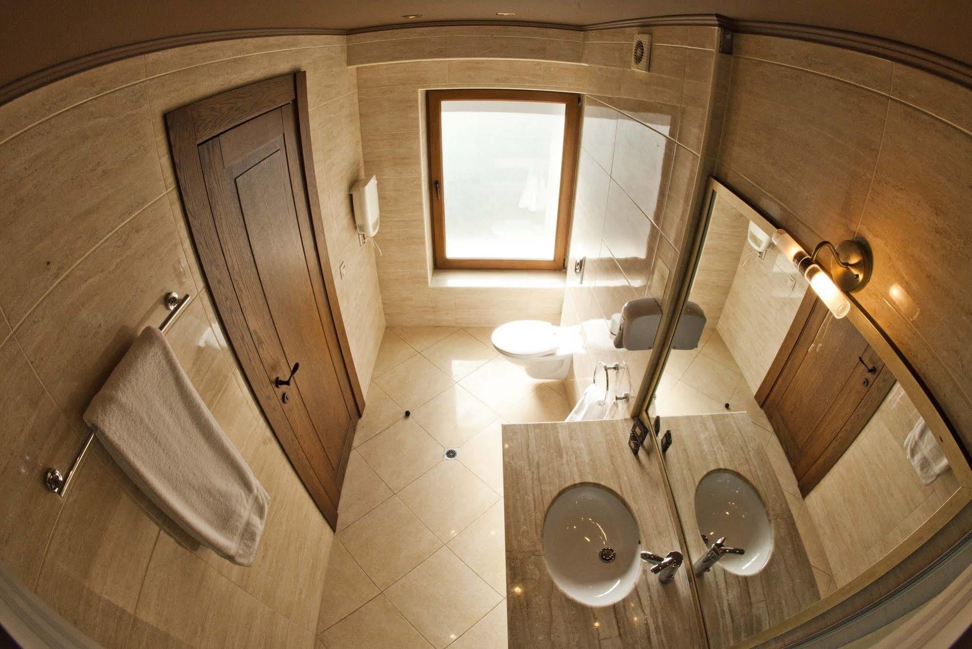 Ventura Boutique Hotel Varna ภายนอก รูปภาพ
